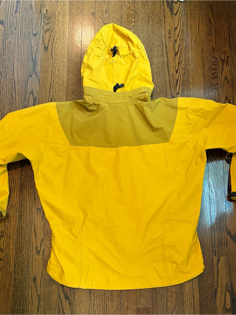 Arc’teryx Shell Jacket - Picture 2 of 4